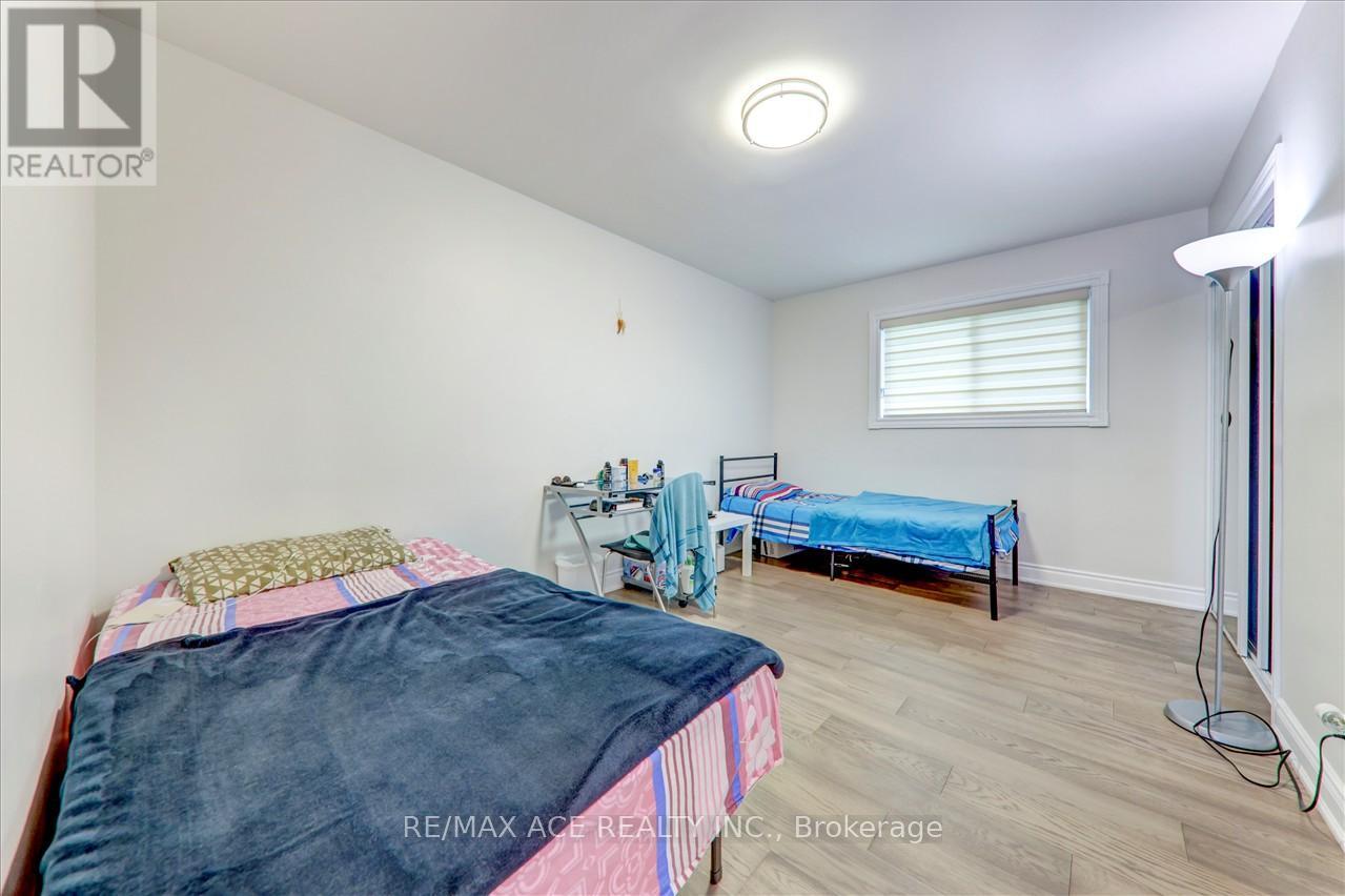 Photo 12 of Main 19 Swanhurst Boulevard, Mississauga ON