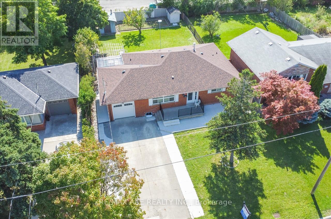 Photo 8 of Main 19 Swanhurst Boulevard, Mississauga ON