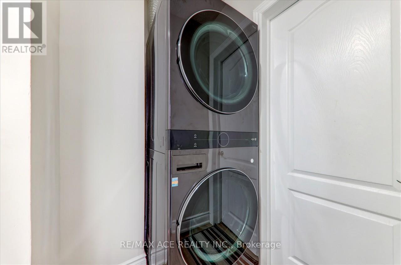 Photo 1 of Main 19 Swanhurst Boulevard, Mississauga ON