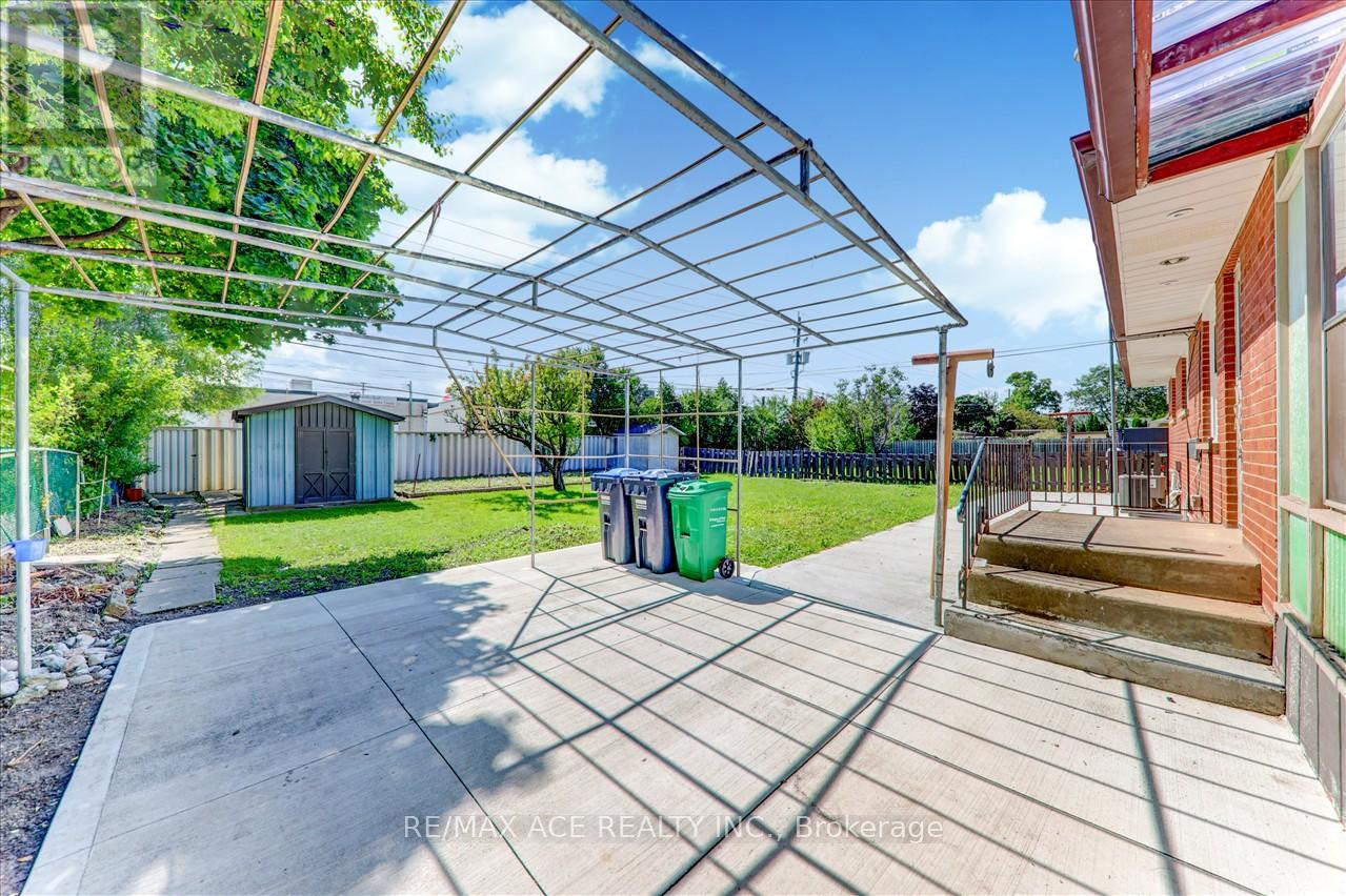 Photo 18 of Main 19 Swanhurst Boulevard, Mississauga ON