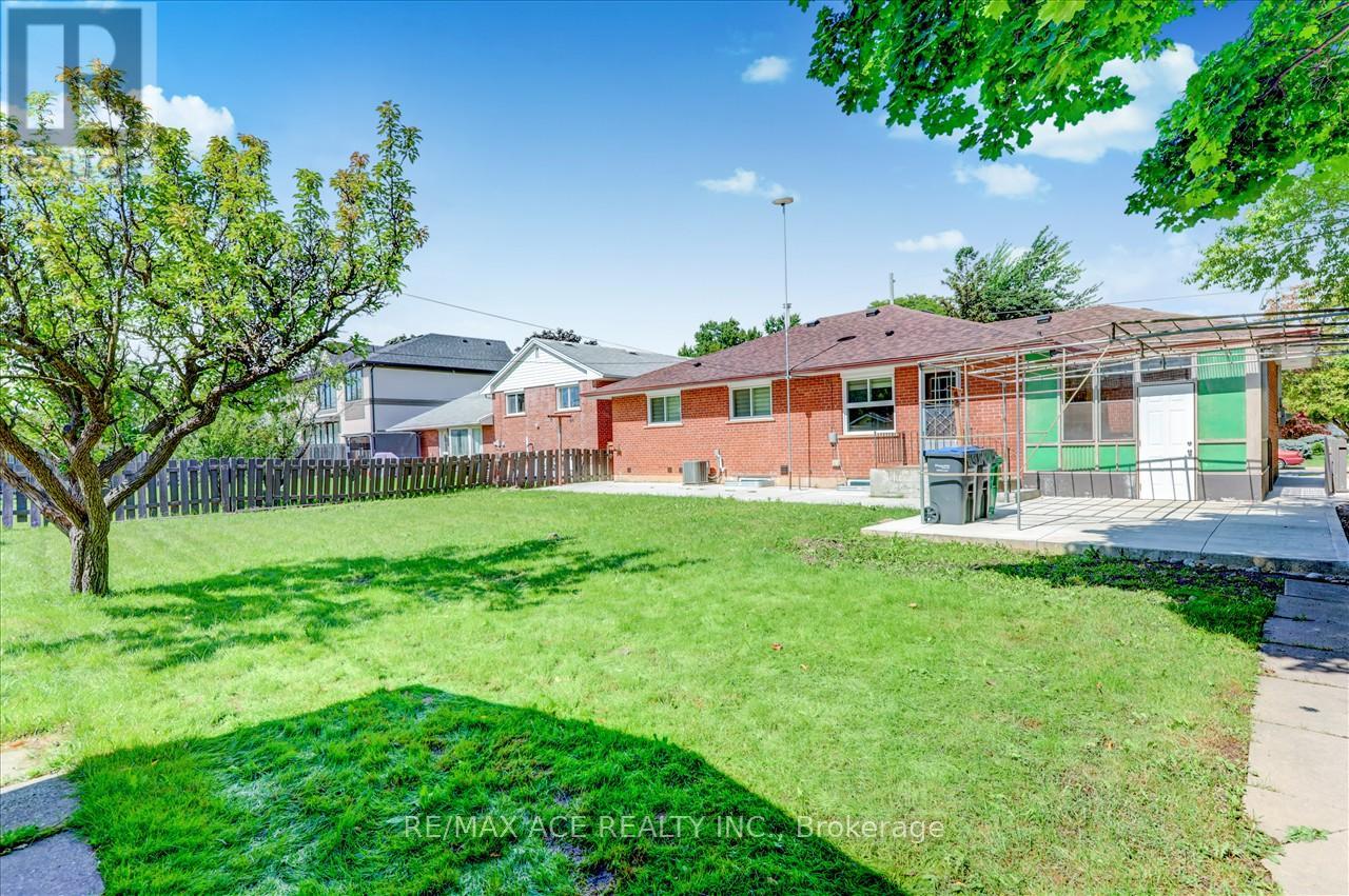 Photo 9 of Main 19 Swanhurst Boulevard, Mississauga ON
