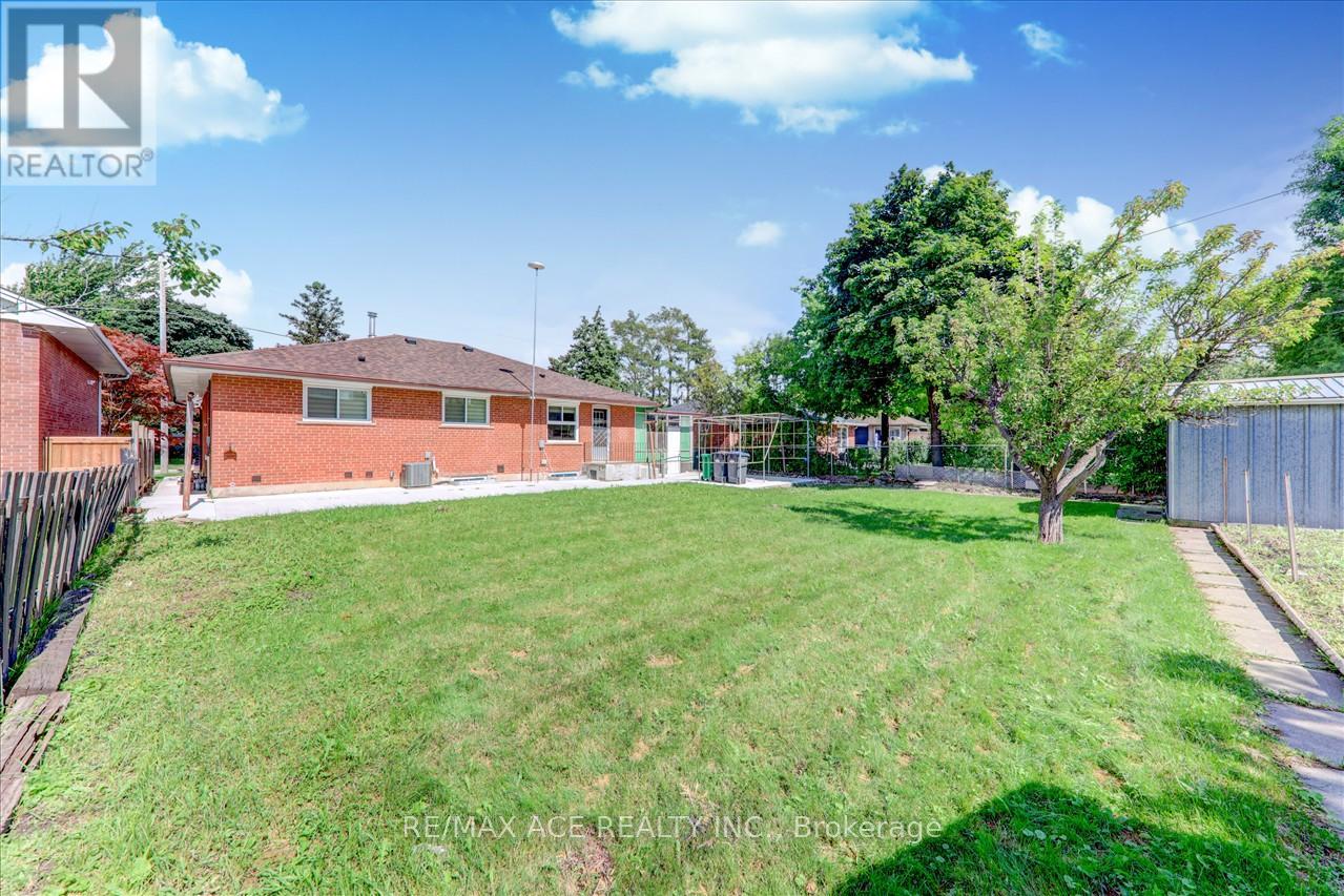 Photo 21 of Main 19 Swanhurst Boulevard, Mississauga ON