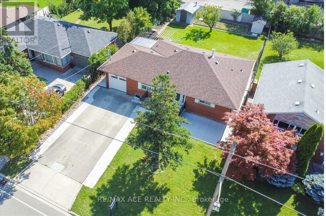 Photo 2 of Main 19 Swanhurst Boulevard, Mississauga ON