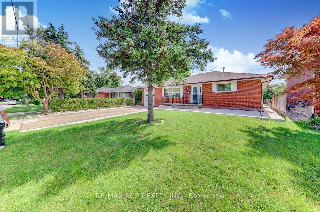 Photo 14 of Main 19 Swanhurst Boulevard, Mississauga ON