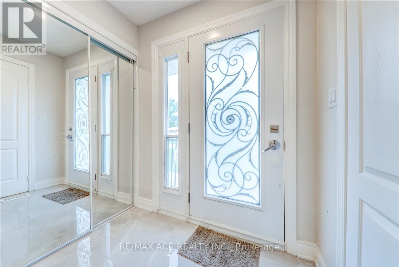 Photo 15 of Main 19 Swanhurst Boulevard, Mississauga ON