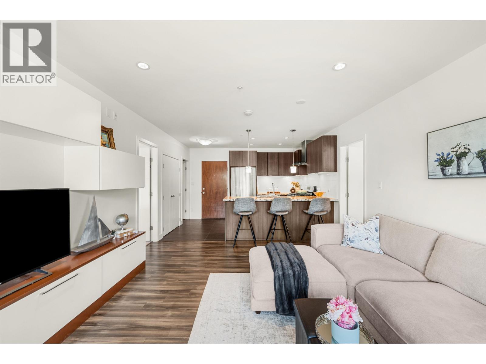 Photo 5 of 201 5688 Hastings Street, Burnaby BC