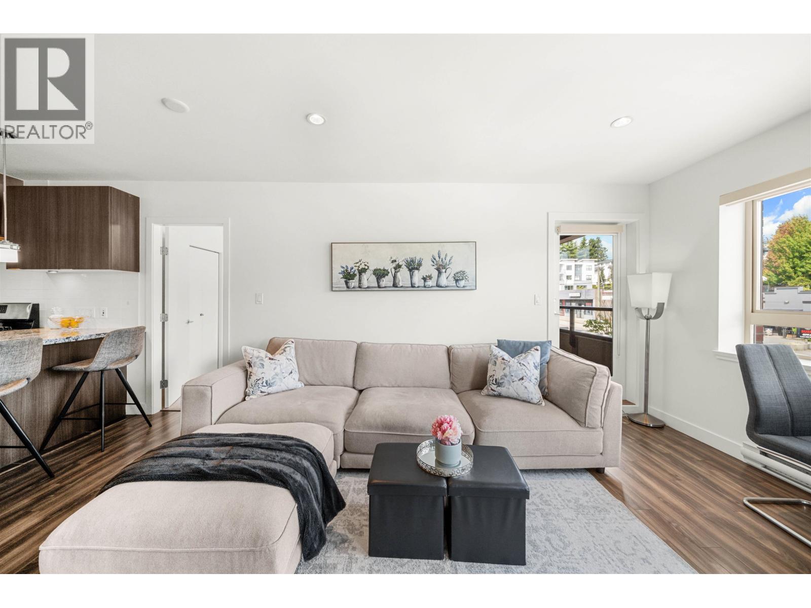 Photo 11 of 201 5688 Hastings Street, Burnaby BC