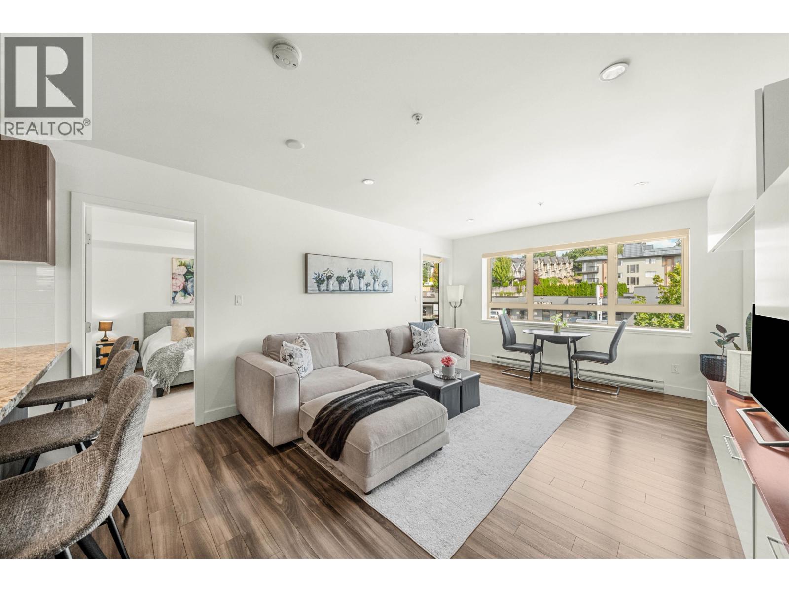 Photo 4 of 201 5688 Hastings Street, Burnaby BC