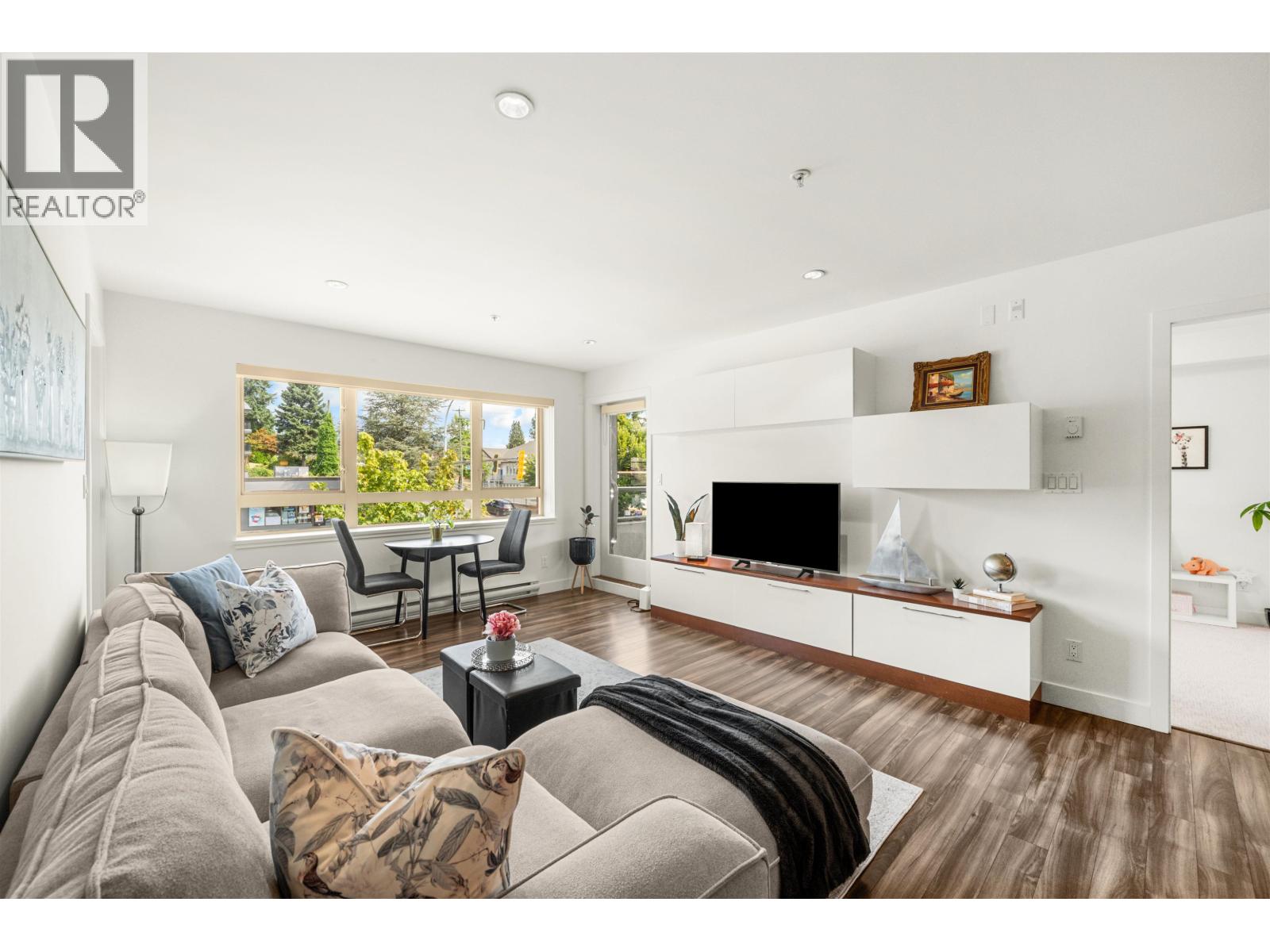 Photo 13 of 201 5688 Hastings Street, Burnaby BC