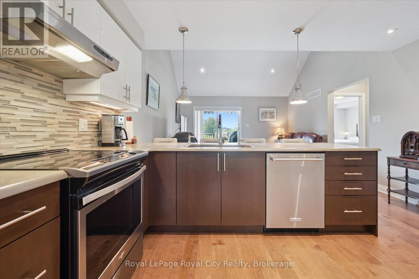 Photo 11 of 113 Aberdeen Street, Centre Wellington ON