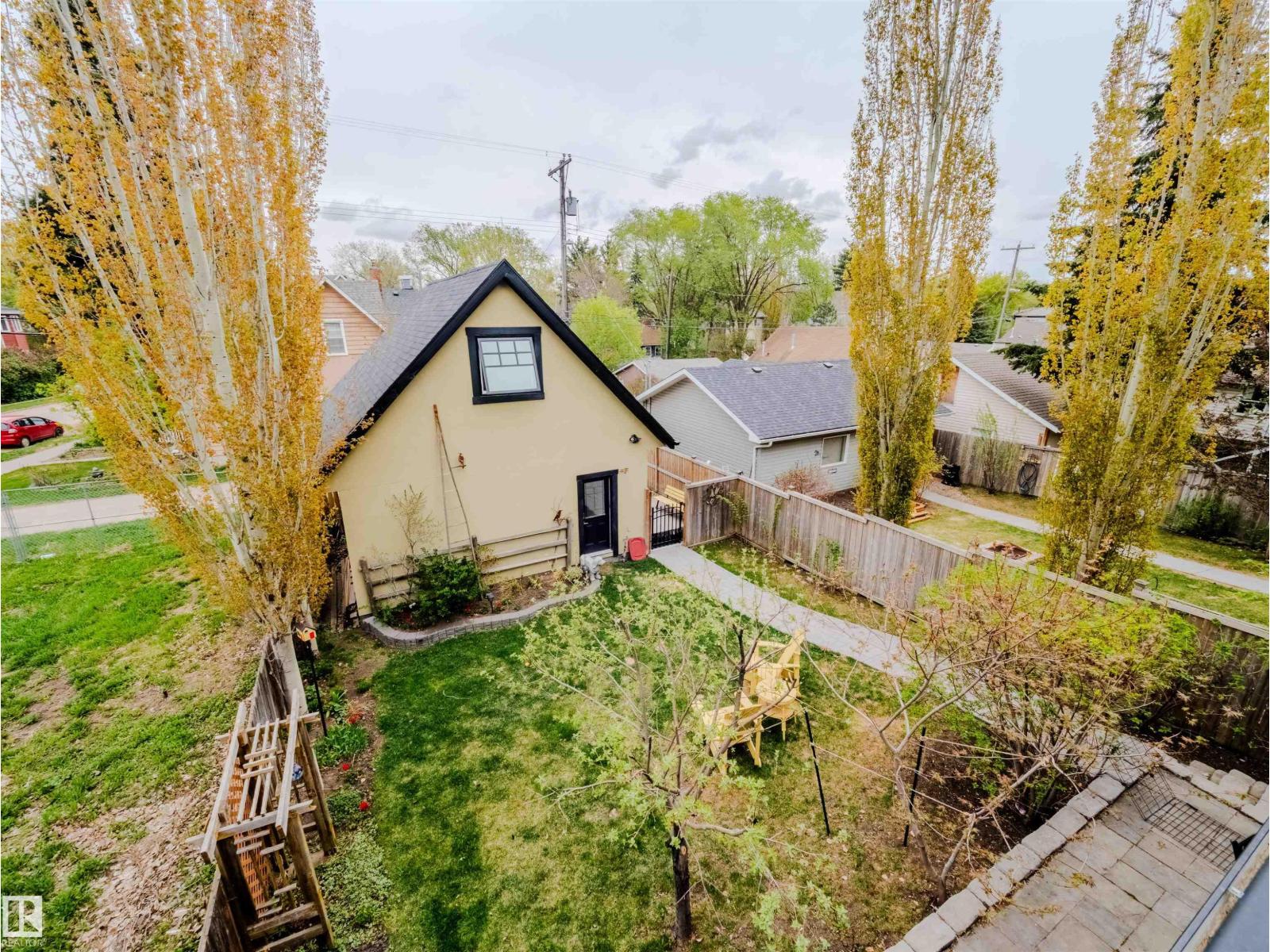 Photo 10 of 10067 93 St Nw, Edmonton AB