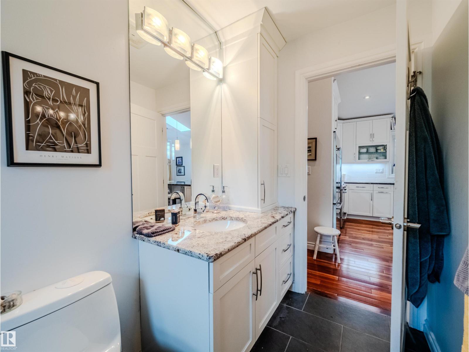 Photo 33 of 10067 93 St Nw, Edmonton AB