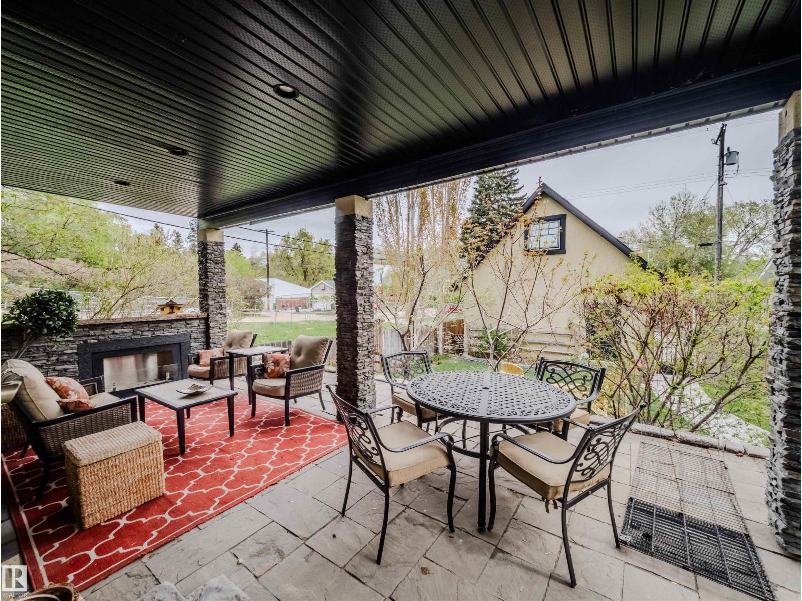 Photo 5 of 10067 93 St Nw, Edmonton AB