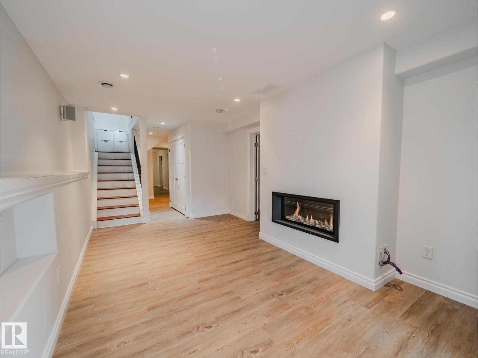 Photo 53 of 10067 93 St Nw, Edmonton AB