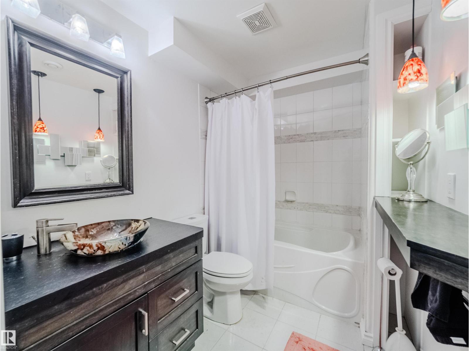 Photo 60 of 10067 93 St Nw, Edmonton AB