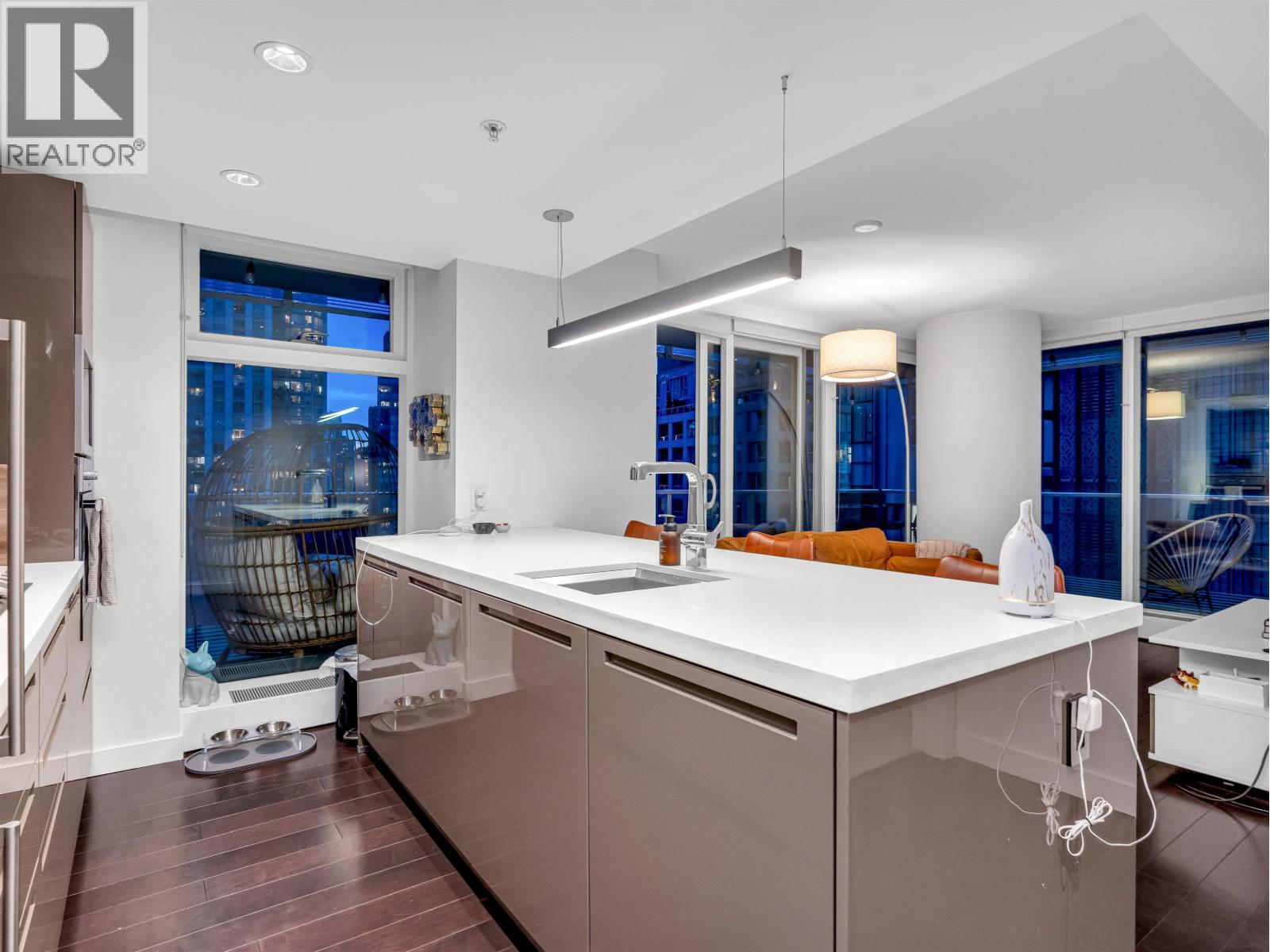 Photo 4 of 1001 777 Richards Street, Vancouver BC