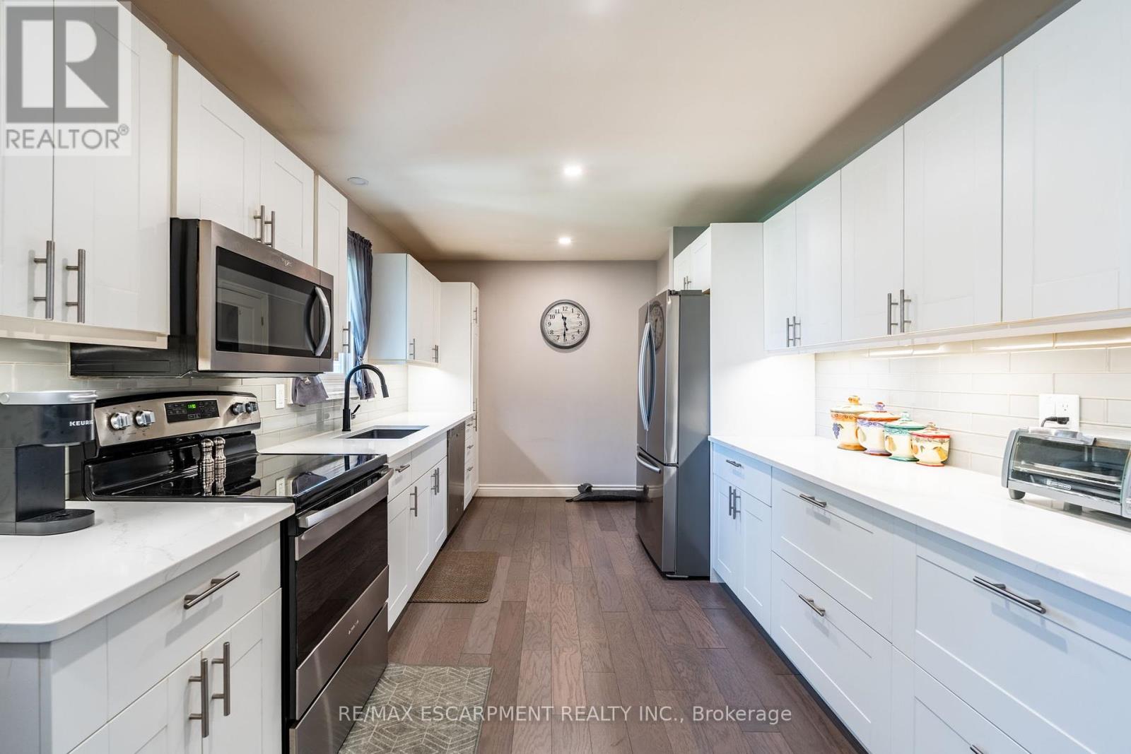 Photo 6 of 258 Oakhill Drive, Brantford ON