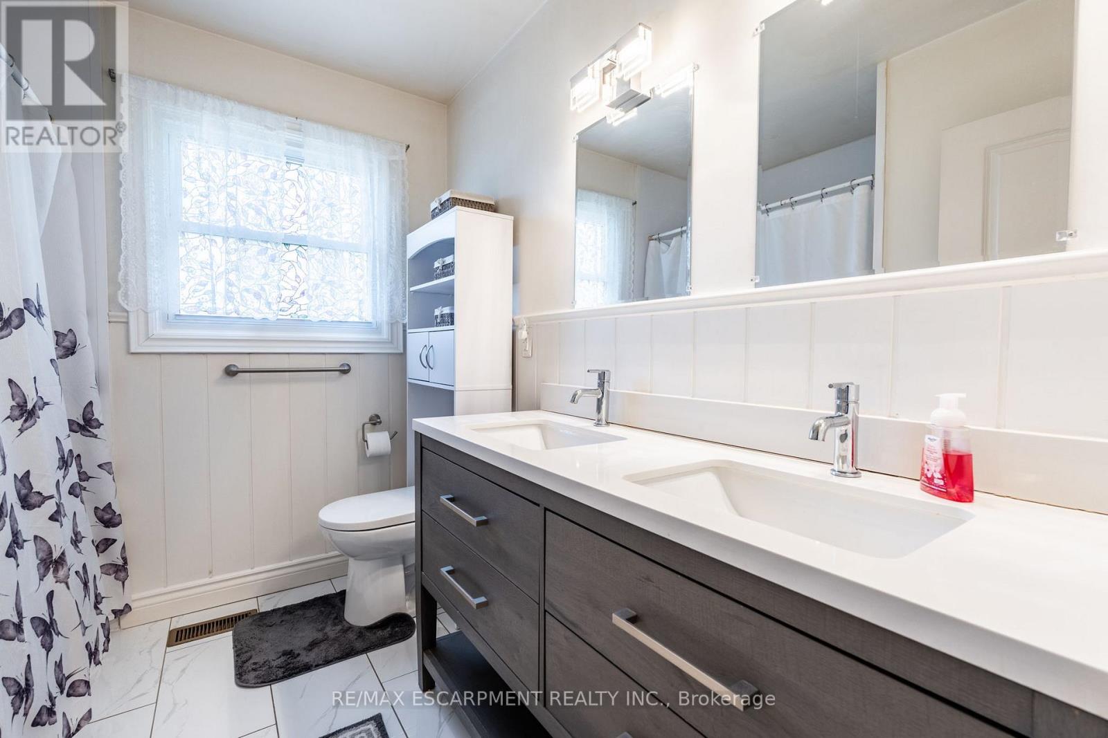 Photo 46 of 258 Oakhill Drive, Brantford ON