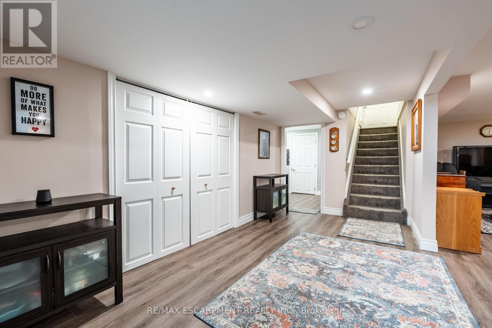Photo 13 of 258 Oakhill Drive, Brantford ON