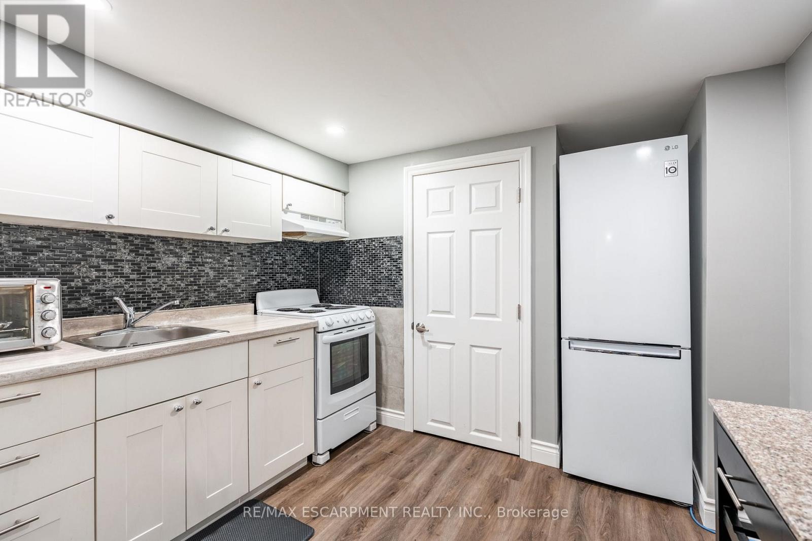 Photo 37 of 258 Oakhill Drive, Brantford ON