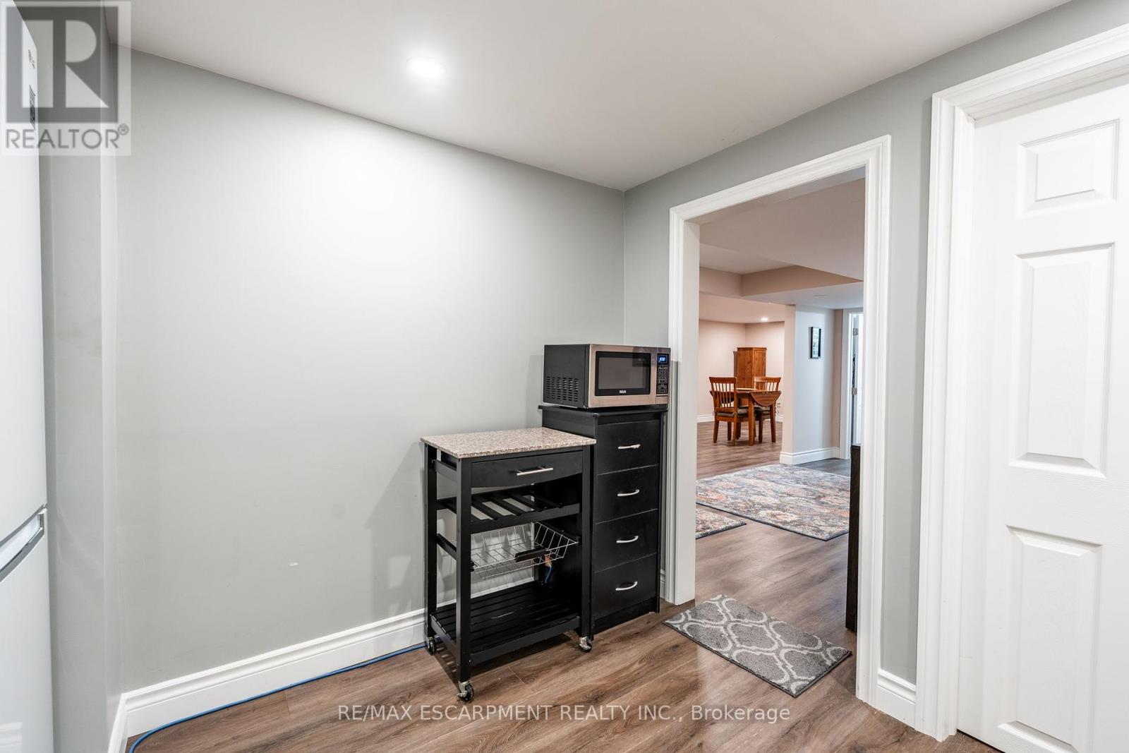 Photo 11 of 258 Oakhill Drive, Brantford ON