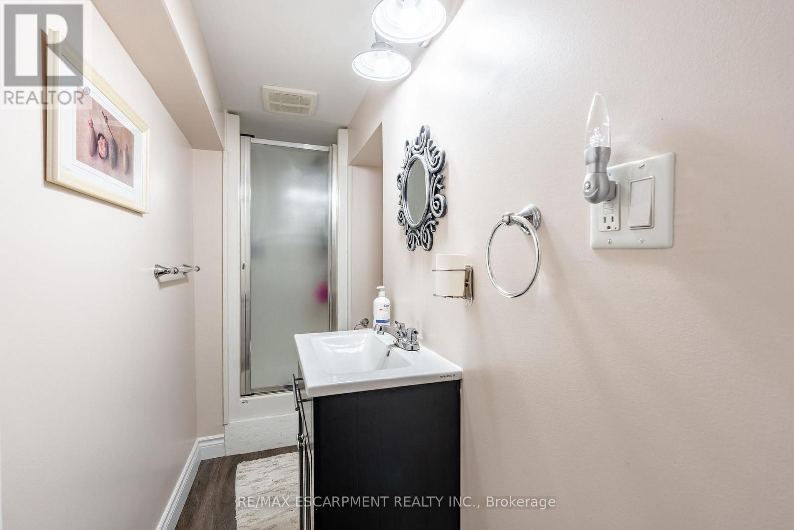 Photo 42 of 258 Oakhill Drive, Brantford ON