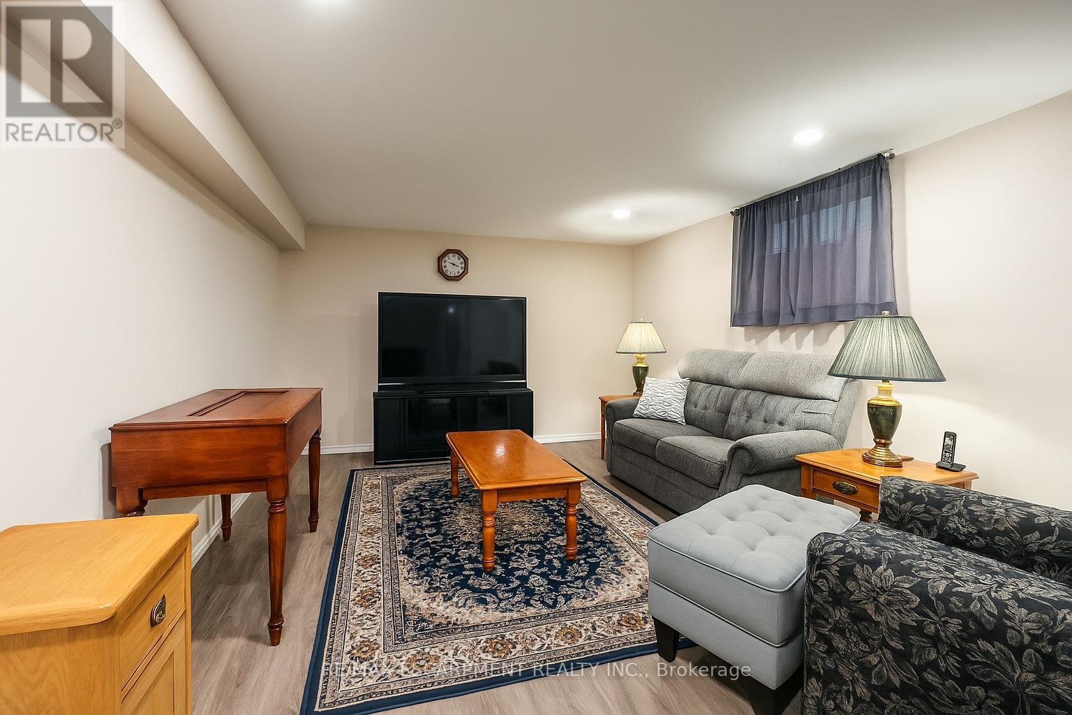 Photo 12 of 258 Oakhill Drive, Brantford ON