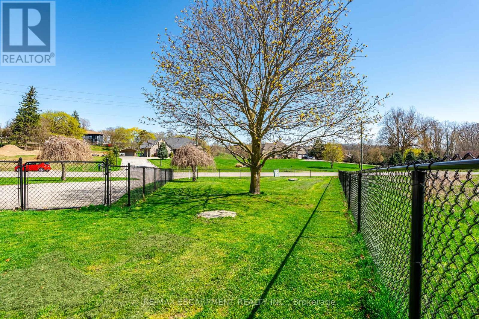 Photo 29 of 258 Oakhill Drive, Brantford ON