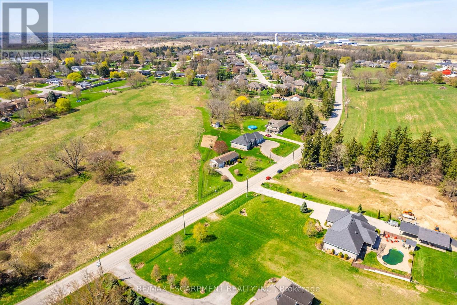Photo 31 of 258 Oakhill Drive, Brantford ON