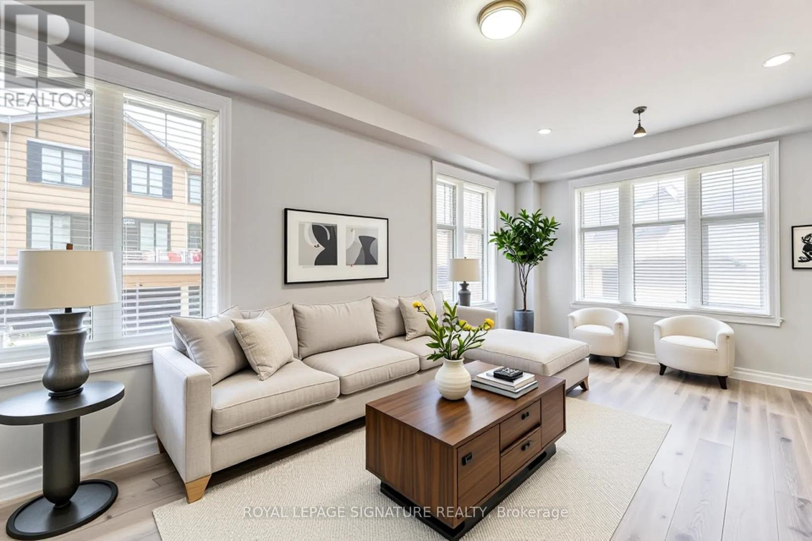 Photo 10 of 37 10 Birmingham Drive, Cambridge ON