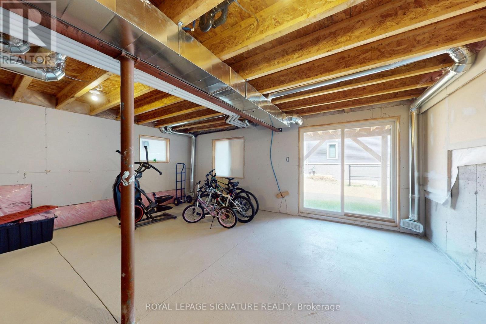 Photo 17 of 37 10 Birmingham Drive, Cambridge ON
