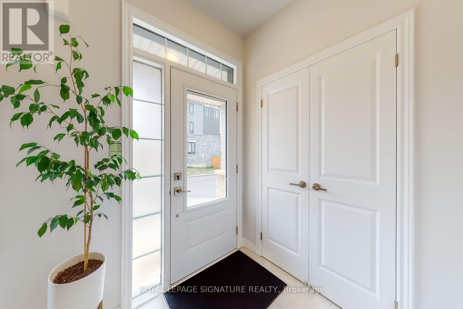 Photo 6 of 37 10 Birmingham Drive, Cambridge ON