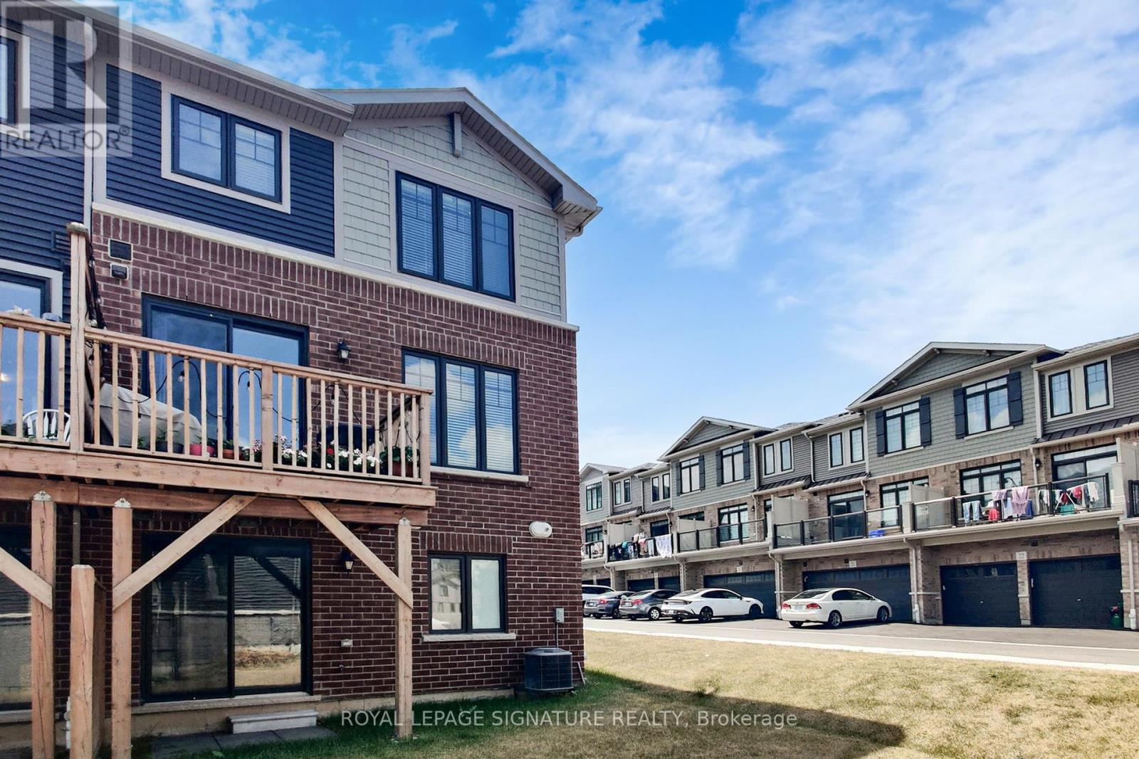 Photo 20 of 37 10 Birmingham Drive, Cambridge ON