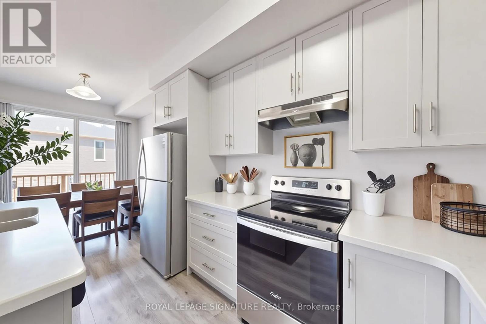 Photo 3 of 37 10 Birmingham Drive, Cambridge ON