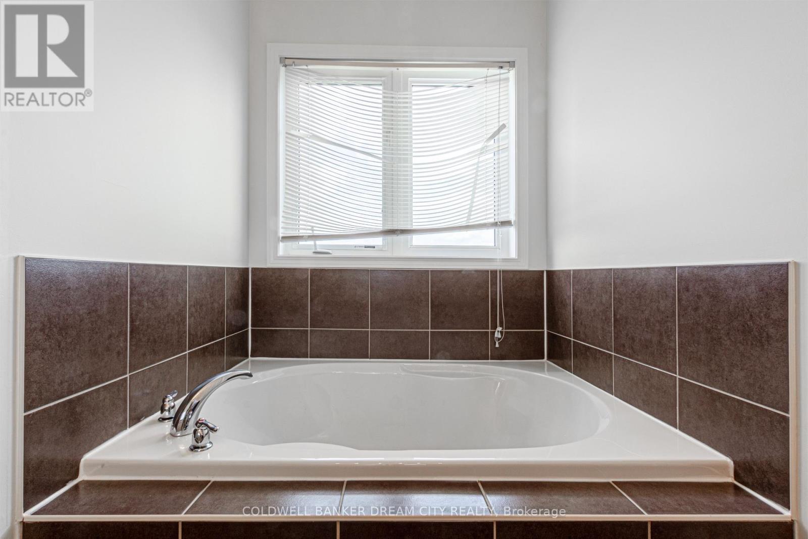 Photo 25 of 189 Powell Road, Brantford ON