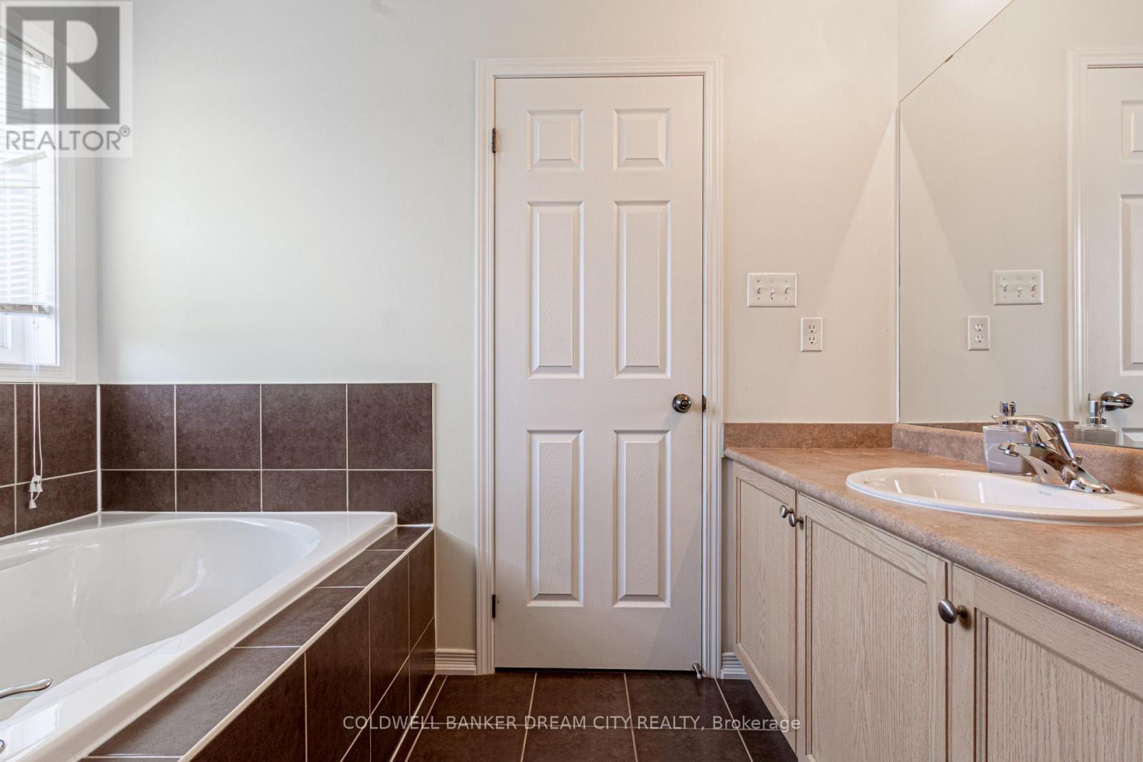 Photo 21 of 189 Powell Road, Brantford ON