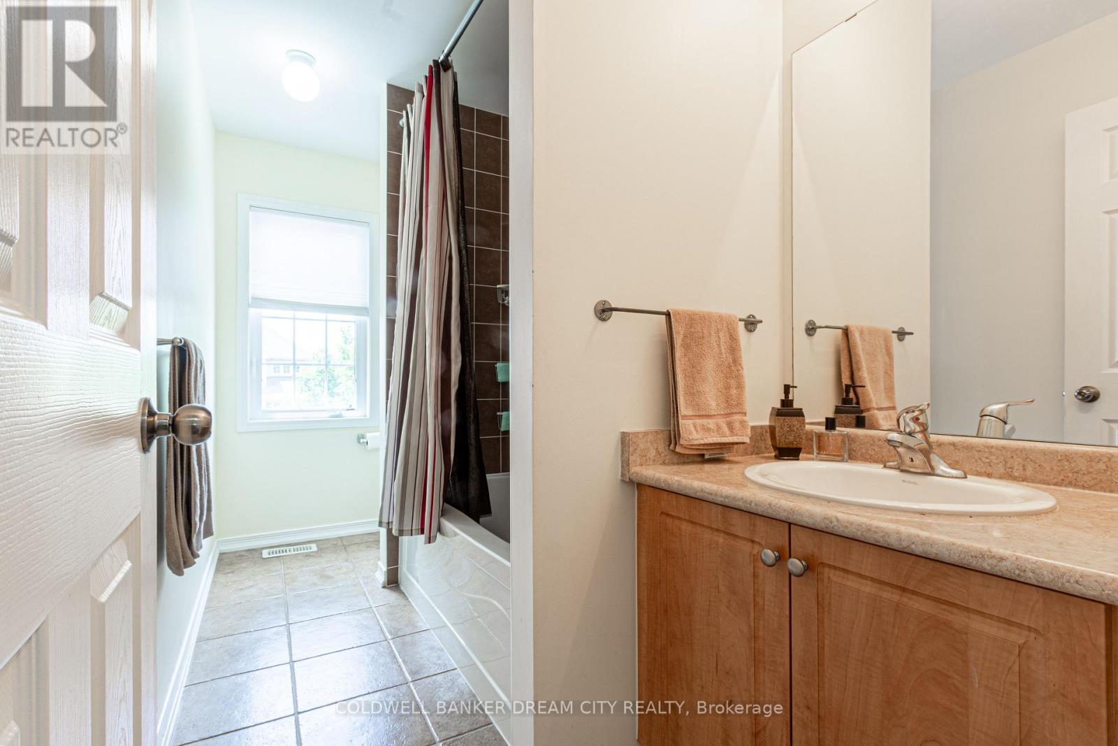 Photo 31 of 189 Powell Road, Brantford ON