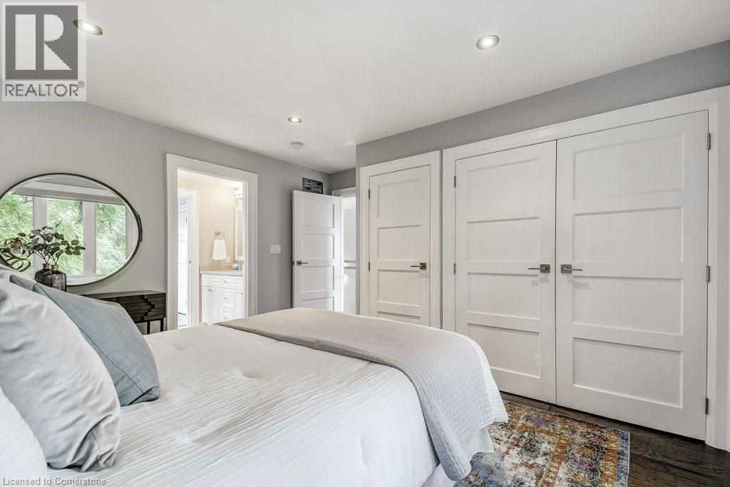Photo 14 of 489 Willis Drive, Oakville ON