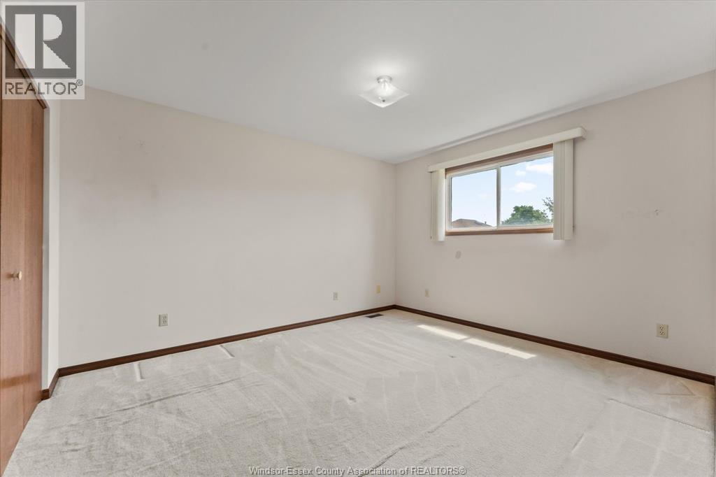 Photo 11 of 2913 Robillard Cres, Windsor ON