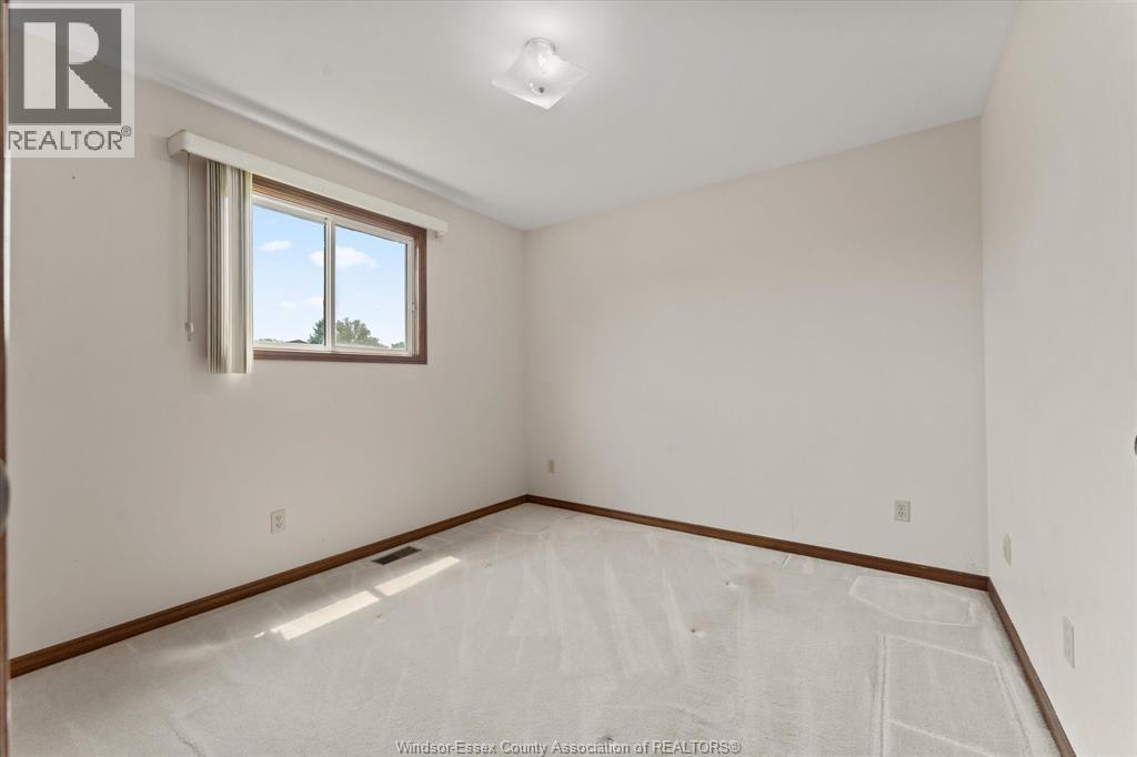 Photo 12 of 2913 Robillard Cres, Windsor ON