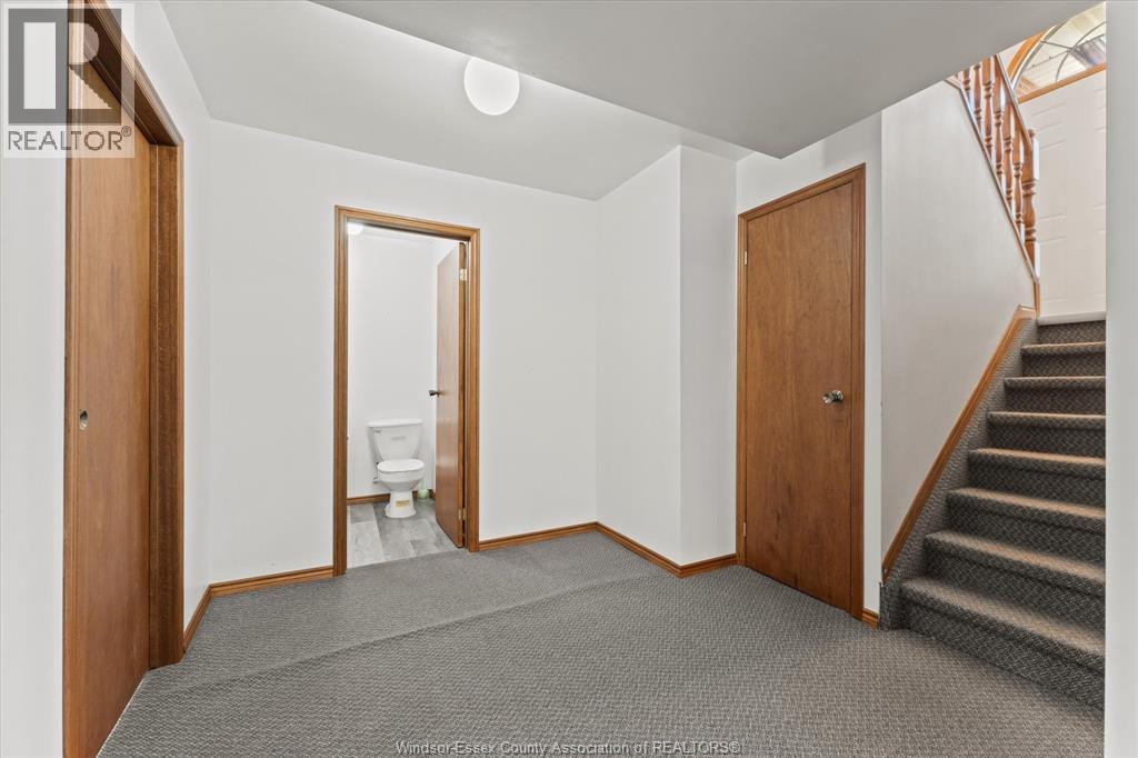 Photo 13 of 2913 Robillard Cres, Windsor ON