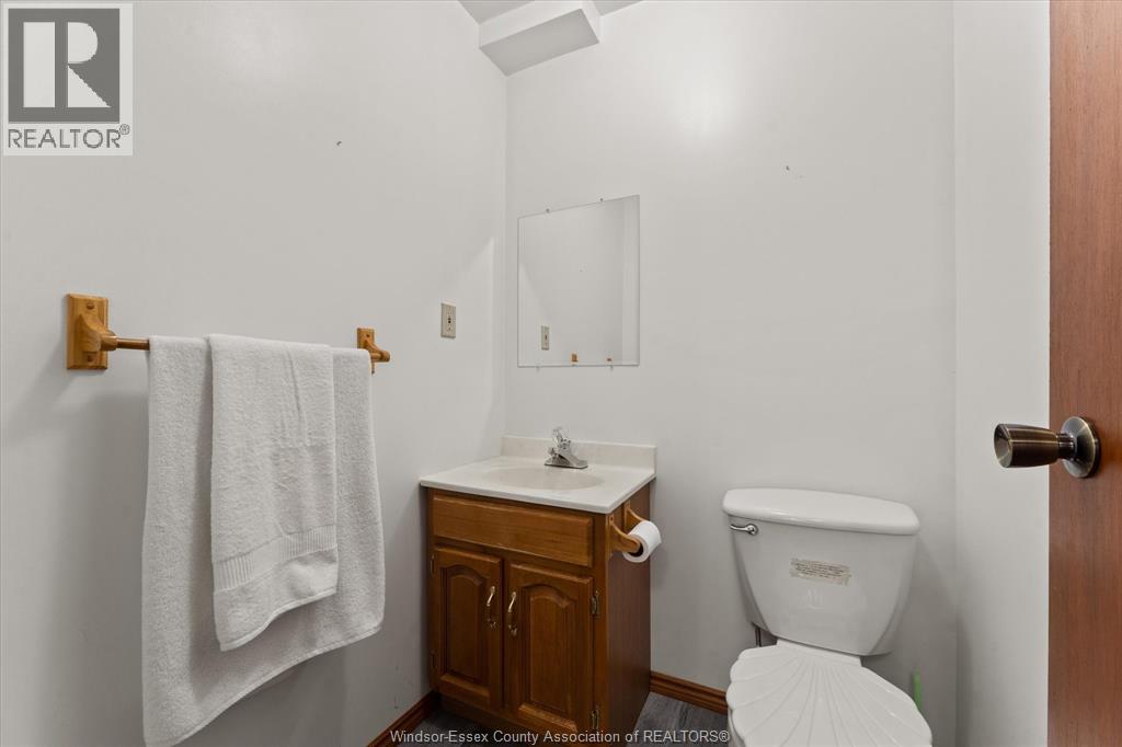 Photo 14 of 2913 Robillard Cres, Windsor ON
