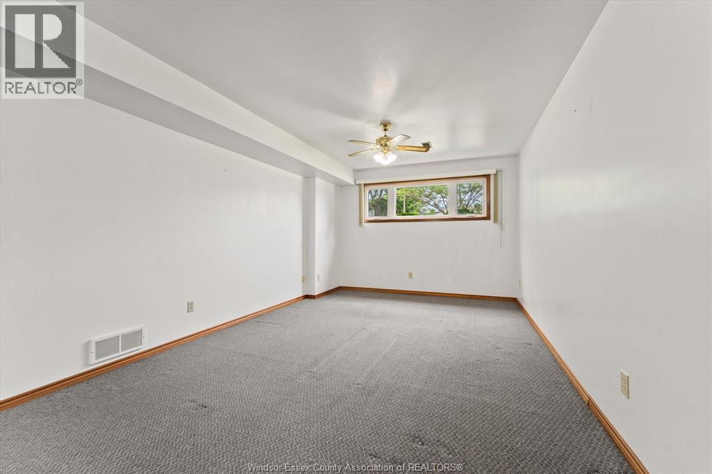 Photo 16 of 2913 Robillard Cres, Windsor ON