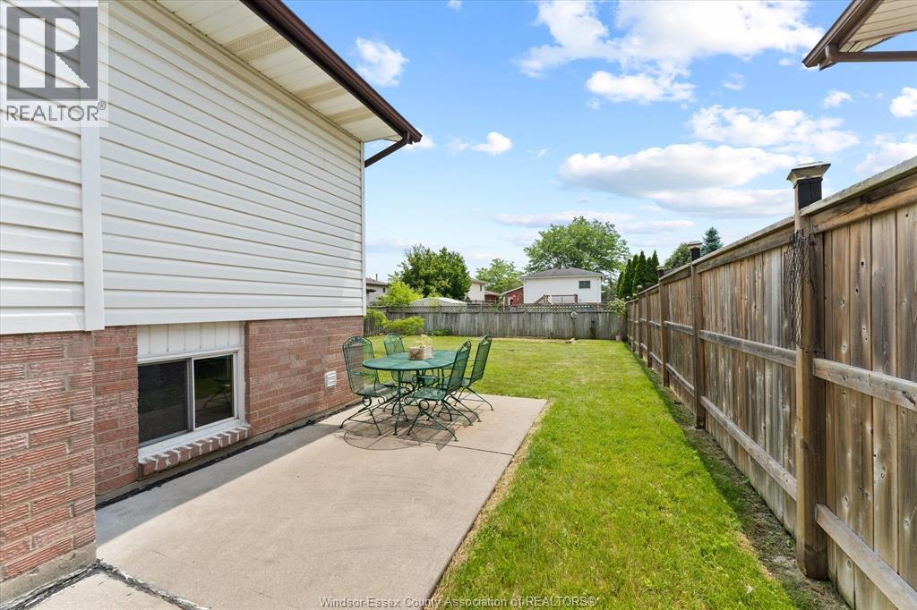 Photo 20 of 2913 Robillard Cres, Windsor ON