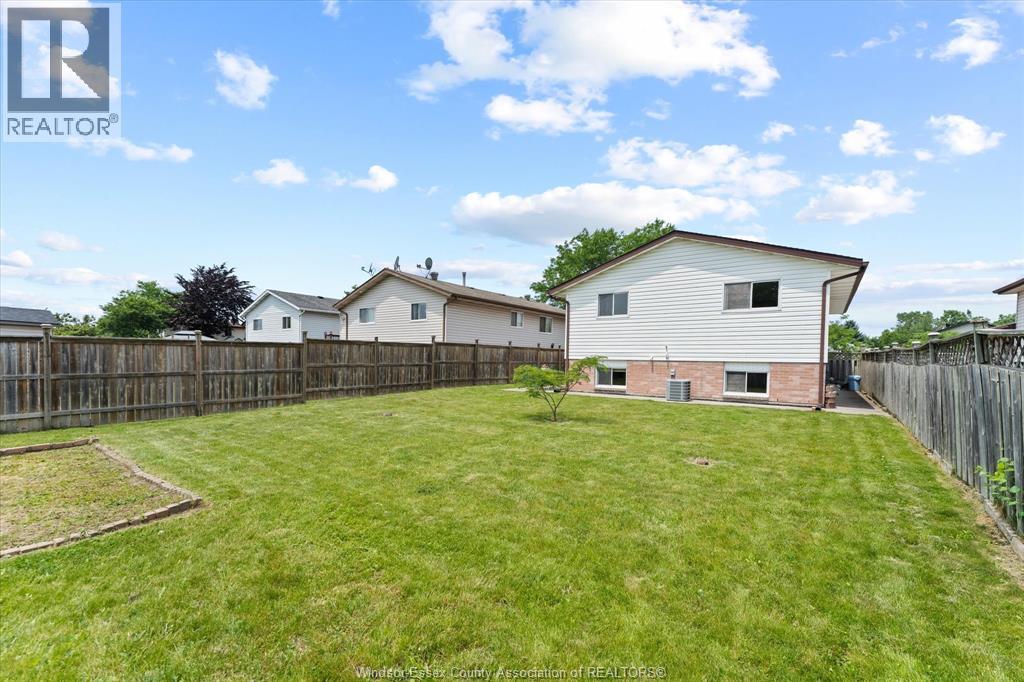Photo 23 of 2913 Robillard Cres, Windsor ON