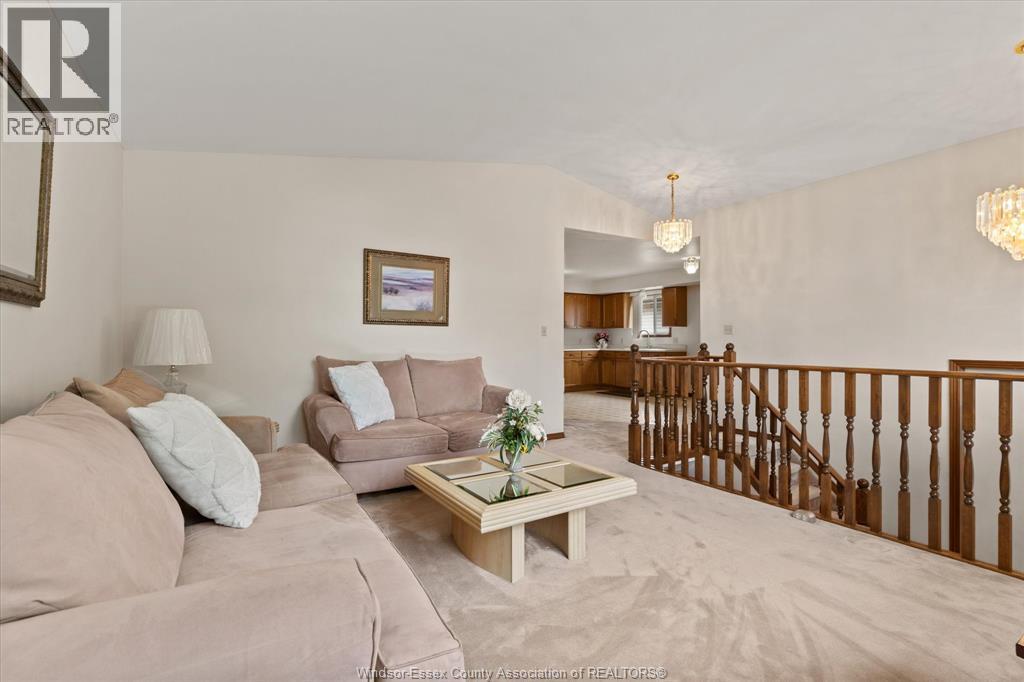 Photo 5 of 2913 Robillard Cres, Windsor ON