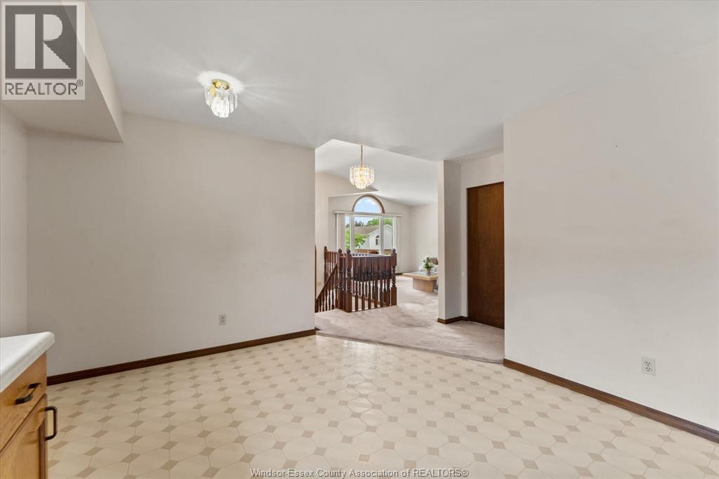 Photo 9 of 2913 Robillard Cres, Windsor ON
