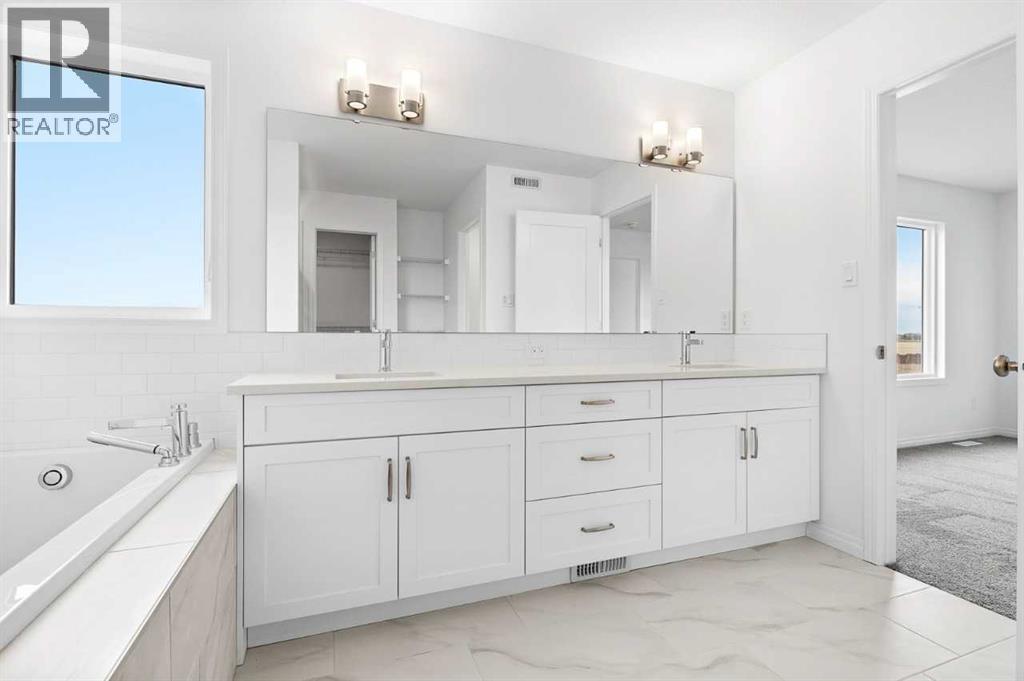 Photo 16 of 310 Montrose Crescent Se, High River AB