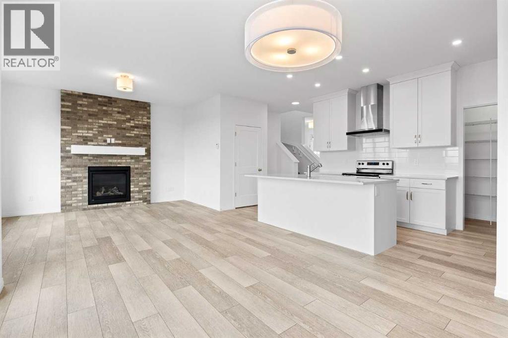 Photo 5 of 310 Montrose Crescent Se, High River AB