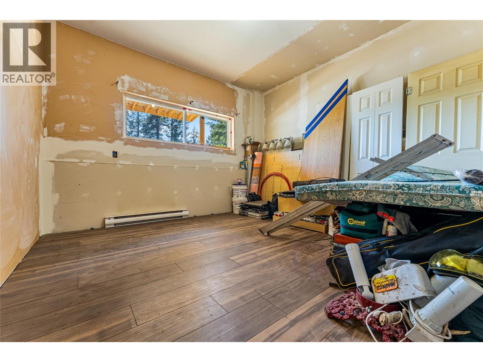 4350 33 HIGHWAY - 35